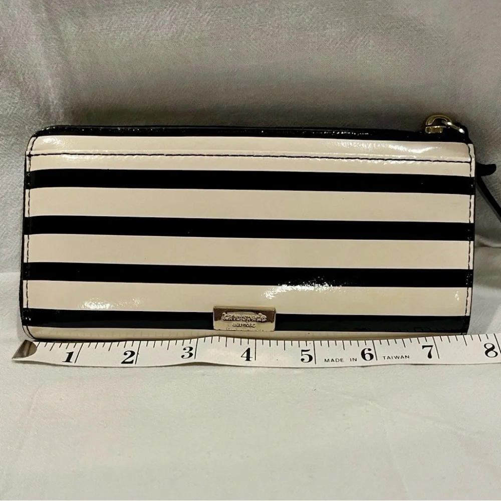 Cute Kate Spade EUC Wallet Zip Around Patent Leather Black and White Striped - Picture 8 of 8